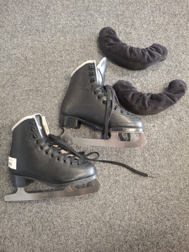 Jackson 452 Boys Figure Skates Size: 2 Regular (used)