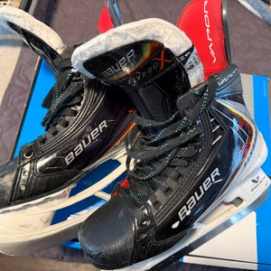 2025 Bauer Vapor Flypro Hockey Skates 6.5 (Used)