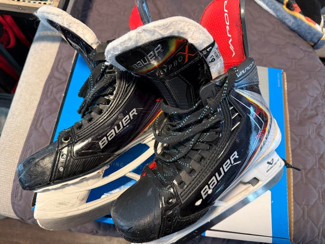2025 Bauer Vapor Flypro Hockey Skates 6.5 (Used)