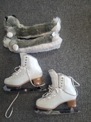 Jackson Entré Figure Skates Size: 4 R (used)