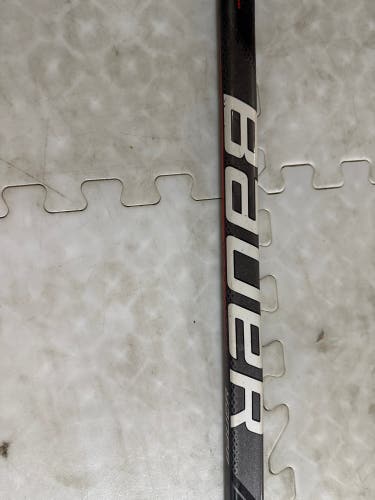 Senior Bauer Vapor Flylite Right Handed Hockey Stick P92M 87 Flex (Used)