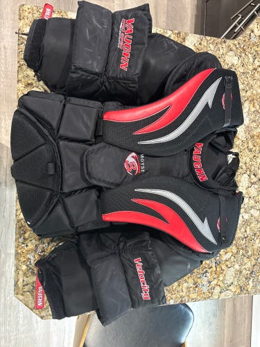 XL Vaughn Velocity 7500 Pro Spec Goalie Chest Protector (Used)