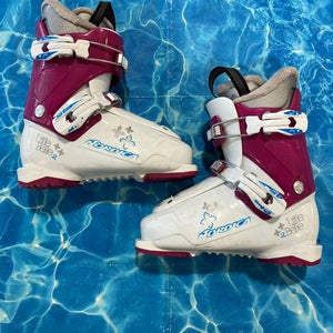 Mondo 21 & 21.5 Nordica Little Belle 2 Ski Boots (Used)