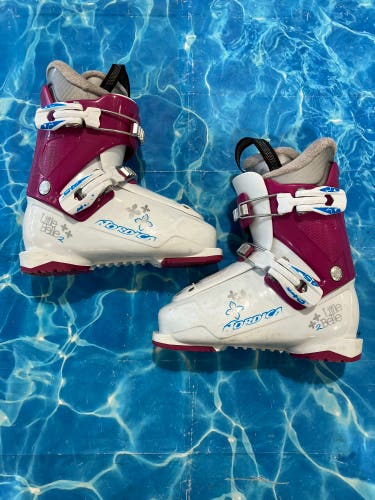 Mondo 21 & 21.5 Nordica Little Belle 2 Ski Boots (Used)