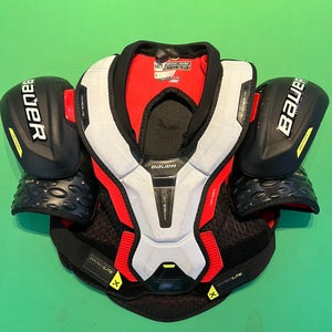 Bauer Vapor Hyperlite Shoulder Pads | Intermediate Medium