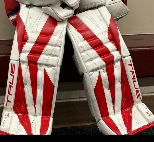 29" True Catalyst 7X3 Goalie Leg Pads (Used)