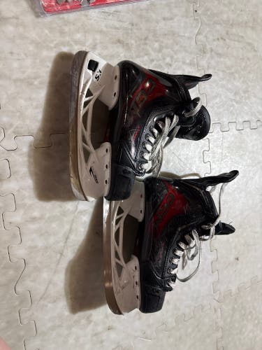 Red 2025 CCM JetSpeed FT890 Hockey Skates Size 4.5 (Used)
