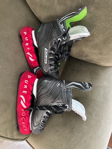 Black Bauer XLS Hockey Skates Regular Width Size 2 (Used)