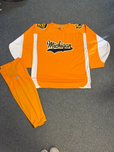 University of Michigan Hockey Practice Jersey XL