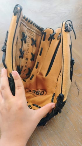 Wilson RH A360 Softball Glove 14" (Used)
