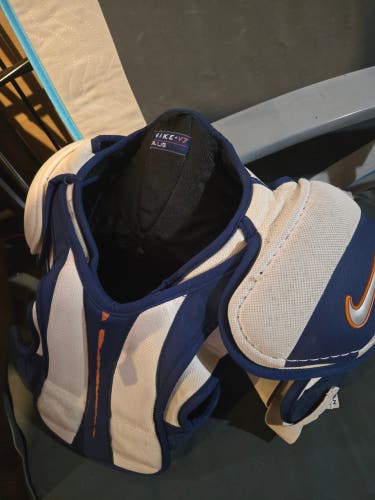 Nike V7 Shoulder Pads Senior LG (Used)