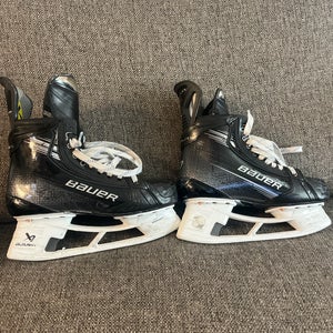 2023 Bauer Vapor Hyperlite 2 Hockey Skates 7.5 (Used)