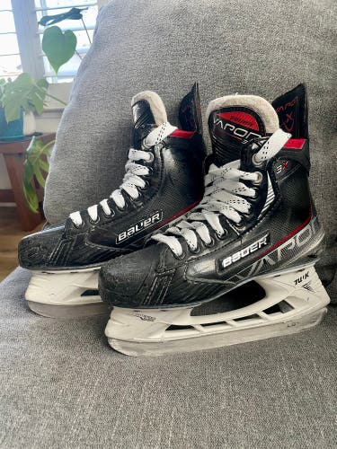 Bauer Vapor 3X Hockey Skates Regular Width Size 4.5 (Used)