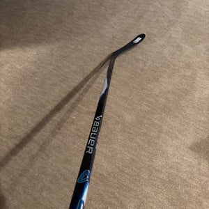 Intermediate Bauer Vapor Flylite Right Handed Hockey Stick P28 65 Flex (New) -