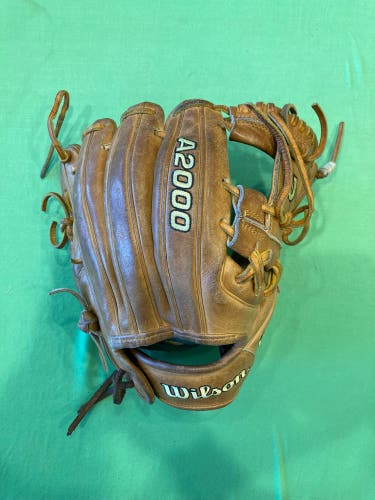 RH 11.5" Wilson A2000 DP15 Infield Baseball Glove