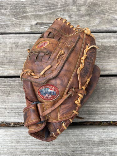 Nokona RHT Softball Glove 13" (Used)