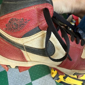 Red Kids 5.5Y (Big Kids / Youth) Youth Air Jordan Cleats (Used)