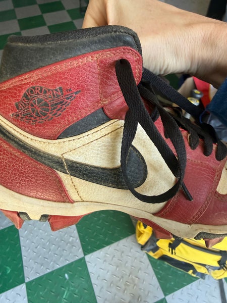 Red Kids 5.5Y (Big Kids / Youth) Youth Air Jordan Cleats (Used)