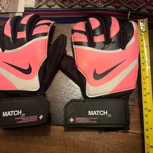 Youth Nike Match Jr Goalie Gloves size 5 (Used)