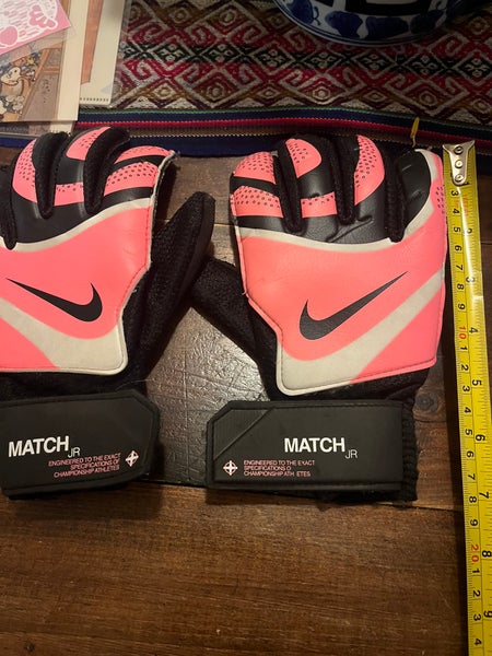 Youth Nike Match Jr Goalie Gloves size 5 (Used)