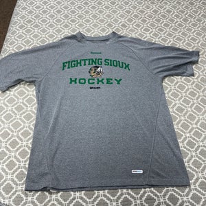 Fighting Sioux Hockey t-shirt