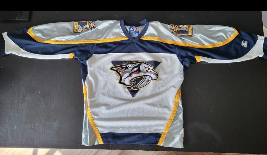 Nashville predators nhl hockey jersey Medium
