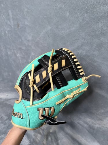 Blue Wilson A2000 RH Infield Baseball Glove 11.5" (Used)