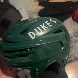 Medium Bauer Re-Akt 150 Helmet Pro Stock (Used)Boston hockey academy dukes. Lightly used