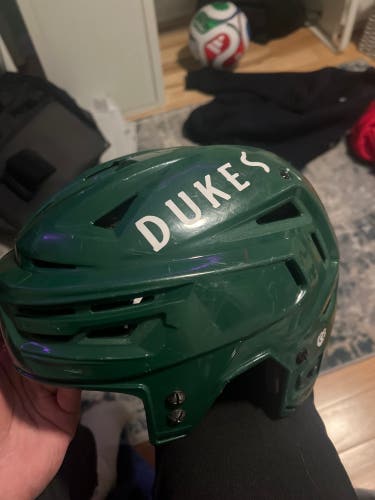 Medium Bauer Re-Akt 150 Helmet Pro Stock (Used)Boston hockey academy dukes. Lightly used