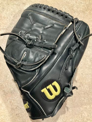 Wilson A2000 CK22 RH Pitcher's Baseball Glove 11.75" (Used)