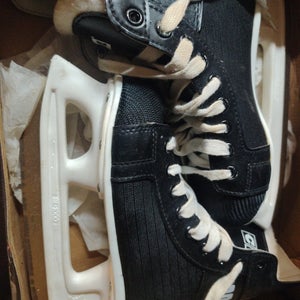 Black/White 1990 CCM Champion 90 Hockey Skates Regular Width Size 3 (New)