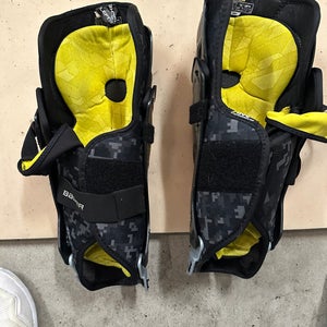 Intermediate Bauer Supreme M3 13" Shin Pads (Used)