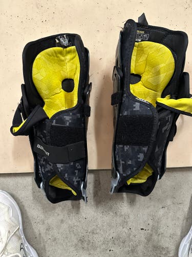 Intermediate Bauer Supreme M3 13" Shin Pads (Used)