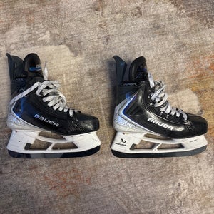 2025 Bauer Vapor Flylite Hockey Skates Regular Width 6 (Used)