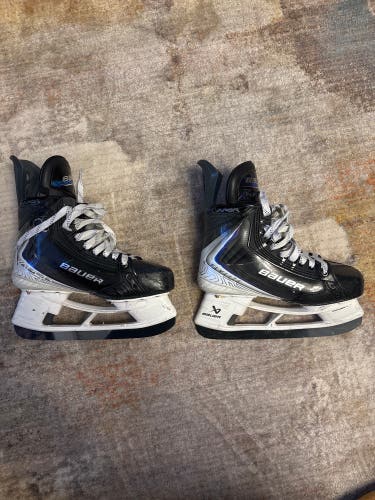 2025 Bauer Vapor Flylite Hockey Skates Regular Width 6 (Used)