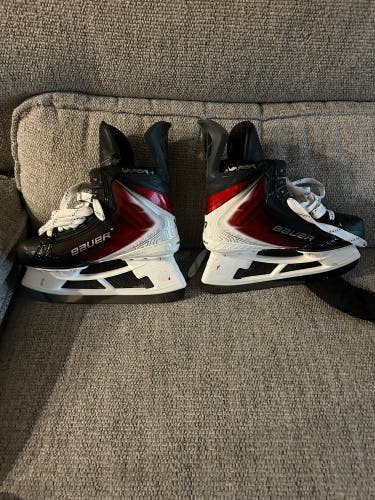 Red 2025 Bauer Vapor Flylite Hockey Skates Regular Width 8 (Used)