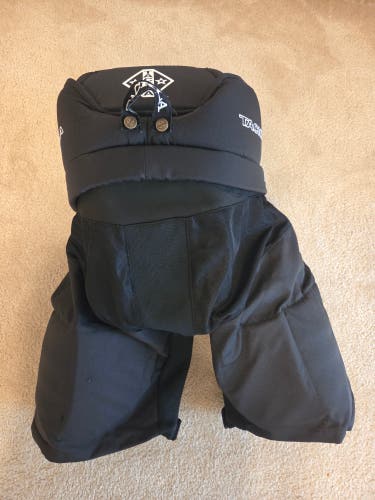 Men's Senior Medium Tackla Air 1051 Hockey Pants (Used)