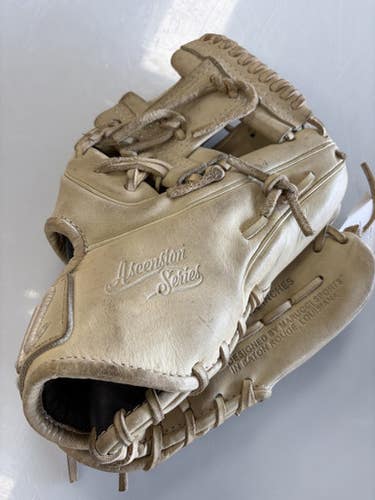 Used Marucci ASCENSION SERIES AS43A2 BB/SB Glove RH Throw Tan 11 1/2" 11860-S000305138