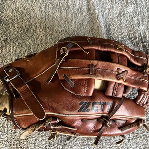 1998 Zett RHT Infield / outfield Baseball/ Softball  Glove 12.5" (Used)