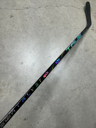 65 Flex P28 Senior True Catalyst 9x3 Left Hand Hockey Stick Pro Stock (New)