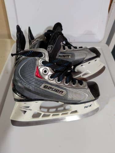 Gray Bauer Vapor X:60 Hockey Skates Regular Width 13.5 (Used)