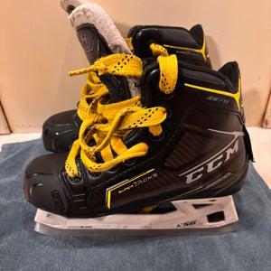 CCM Super Tacks 9370G Hockey Goalie Skates Size 2