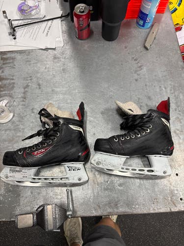 Used CCM RBZ 70 Senior Hockey Skate Senior 5 11337-S000479826