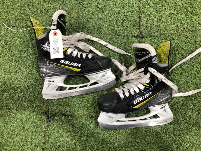 Junior Bauer Vapor X4 Hockey Skates Regular Width Size 3.5 (Used)