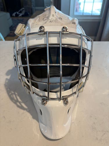 Intermediate Small /medium Bauer Profile 930 Goalie Mask (Used)