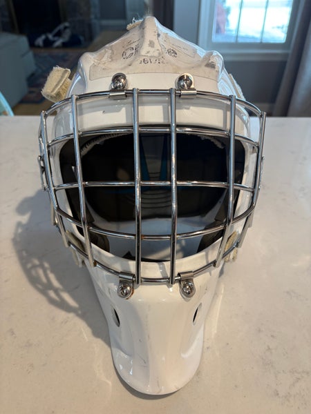 Intermediate Small /medium Bauer Profile 930 Goalie Mask (Used)