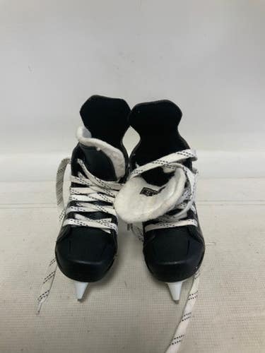 Used CCM TACKS 9042 Youth Hockey Skate Youth 08.0 11823-S000037474