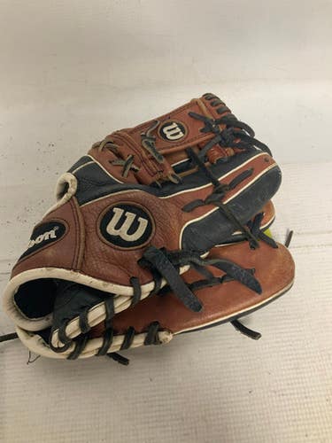 Used Wilson A500 BB/SB Glove RH Throw Black 11 1/2" 11823-S000037495