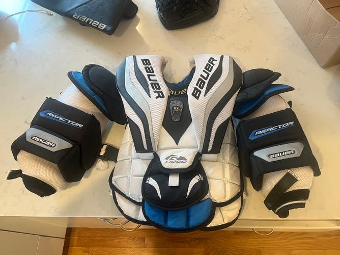 Medium Bauer Reactor 4000 Goalie Chest Protector (Used)