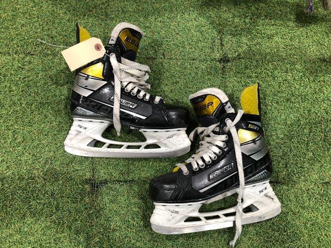 Intermediate Bauer Supreme S37 Hockey Skates Regular Width Size 5 (Used)